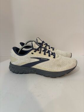 Brooks signal 3 size 11.5